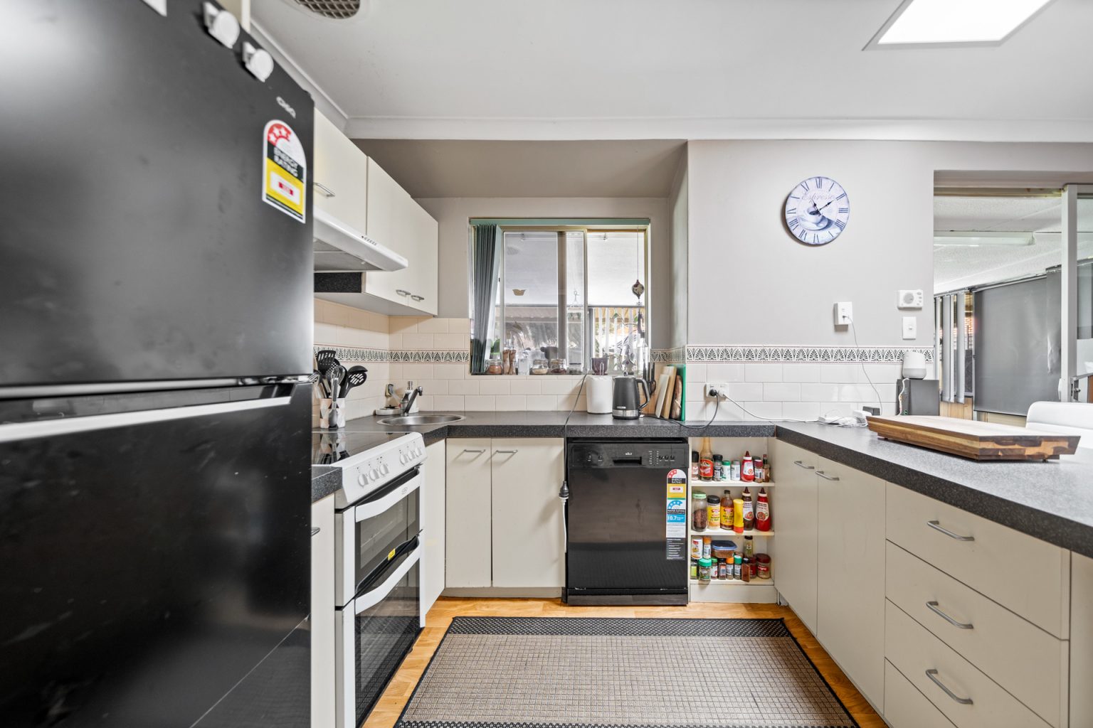 28 Sidcup Way, Kelmscott, WA 6111 AUS