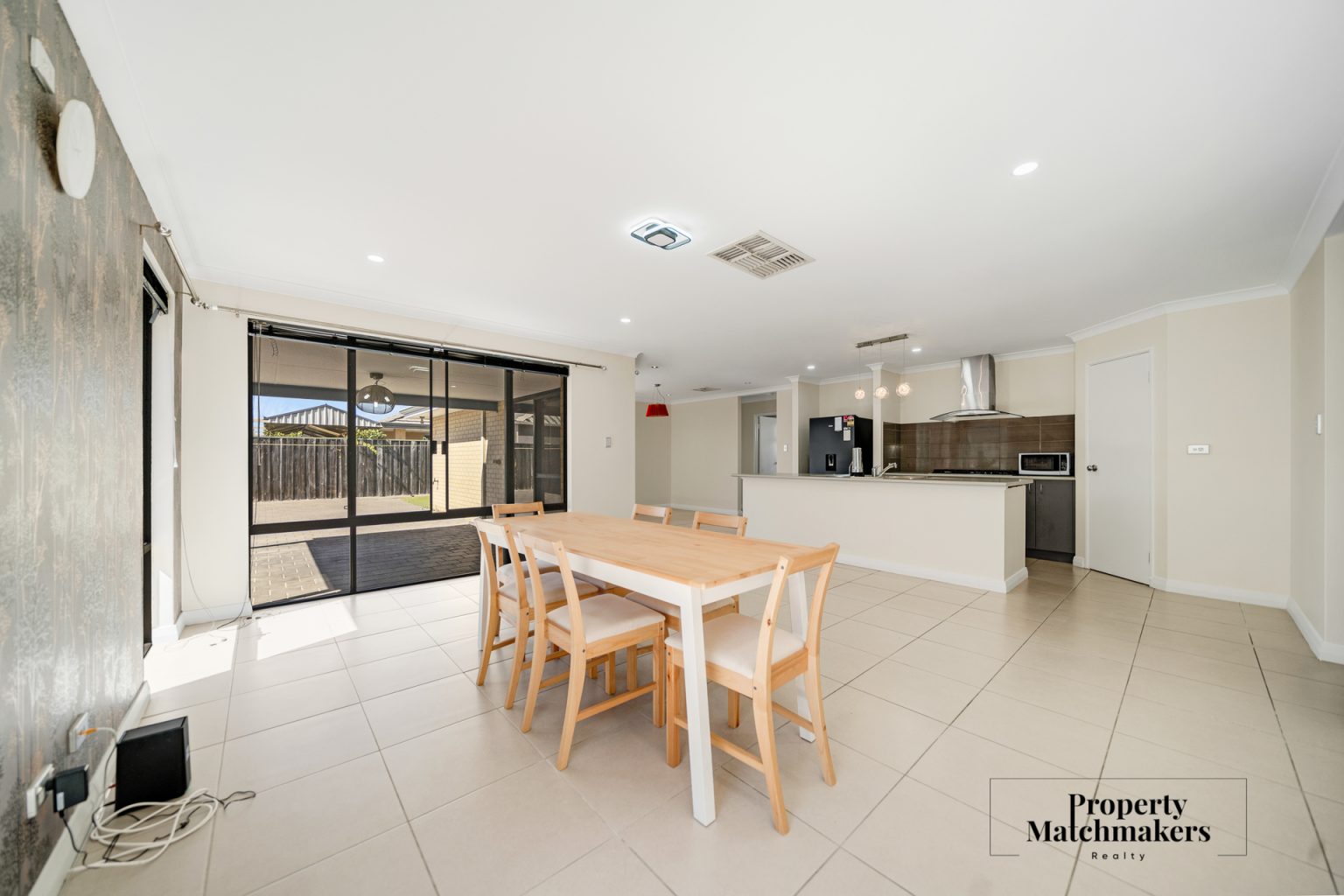 37 Pierre Bend, Ellenbrook, WA 6069 AUS