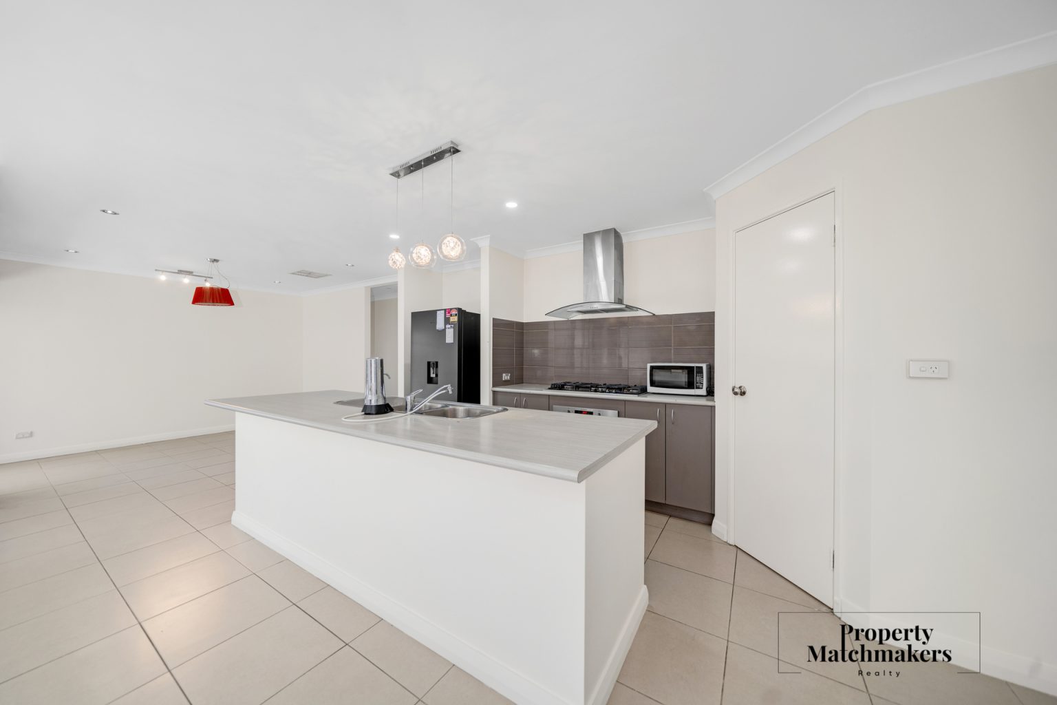 37 Pierre Bend, Ellenbrook, WA 6069 AUS