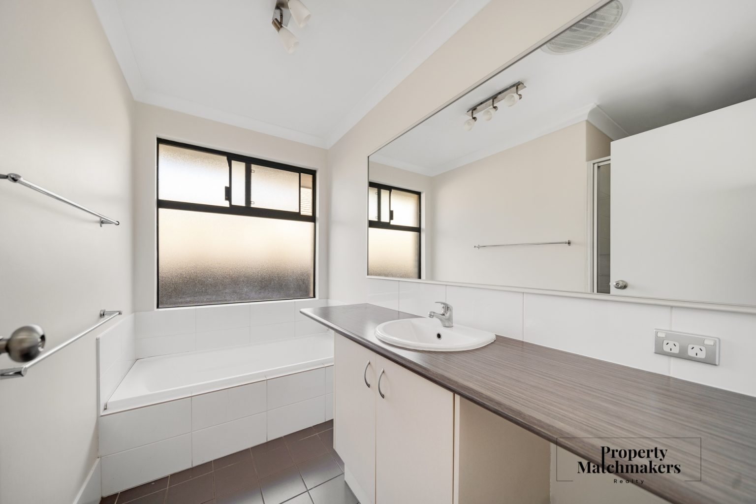 37 Pierre Bend, Ellenbrook, WA 6069 AUS