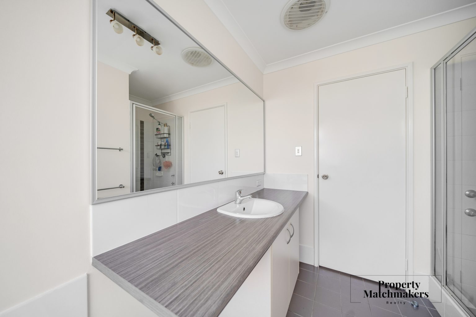 37 Pierre Bend, Ellenbrook, WA 6069 AUS