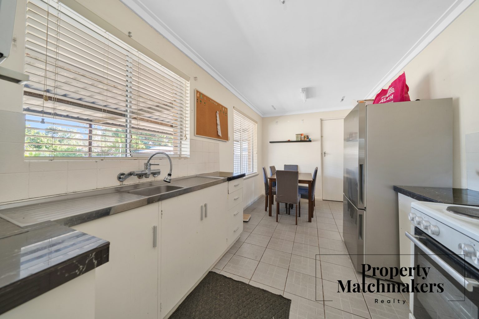 42 Bishop Road, Middle Swan, WA 6056 AUS