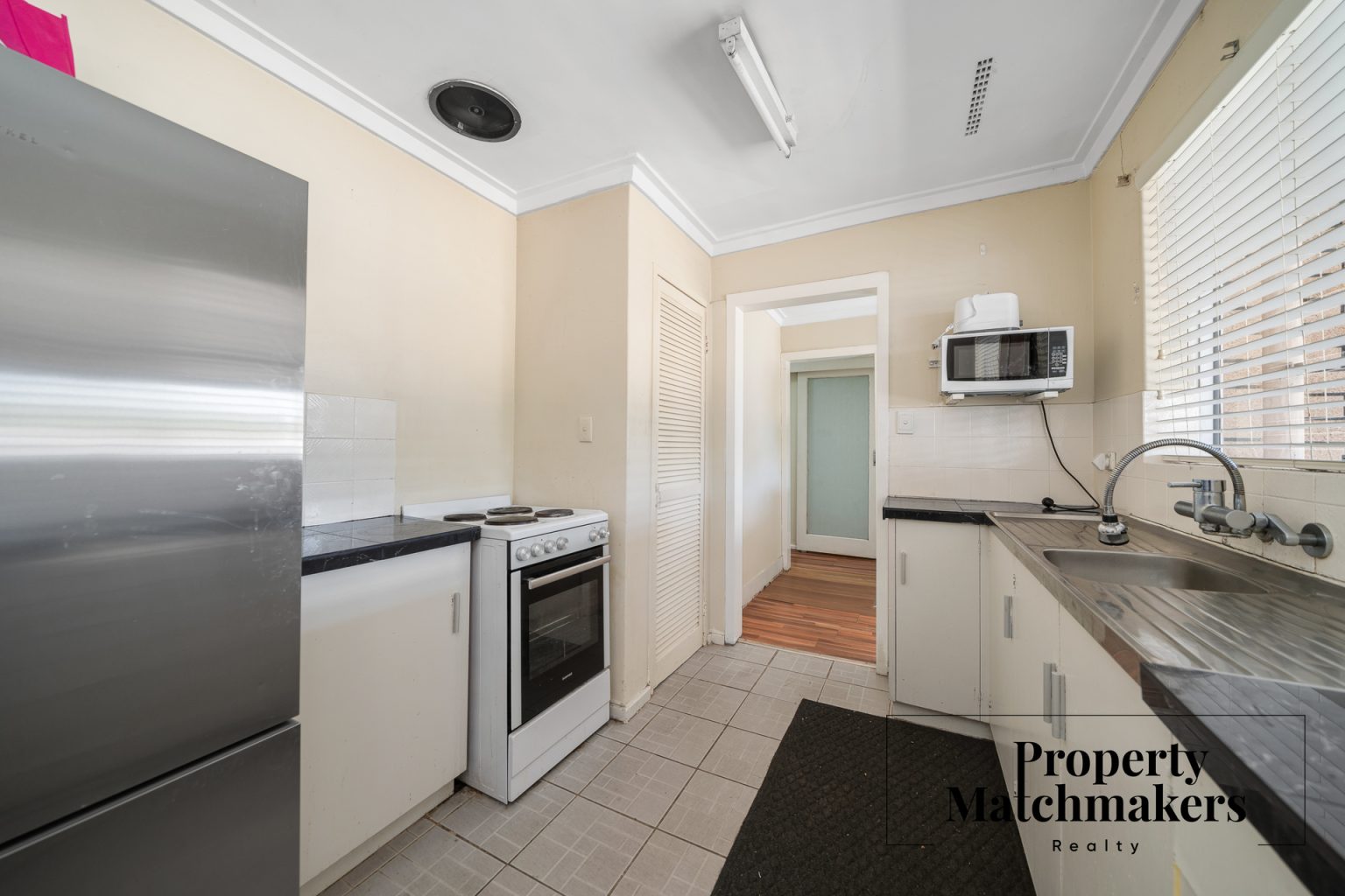 42 Bishop Road, Middle Swan, WA 6056 AUS