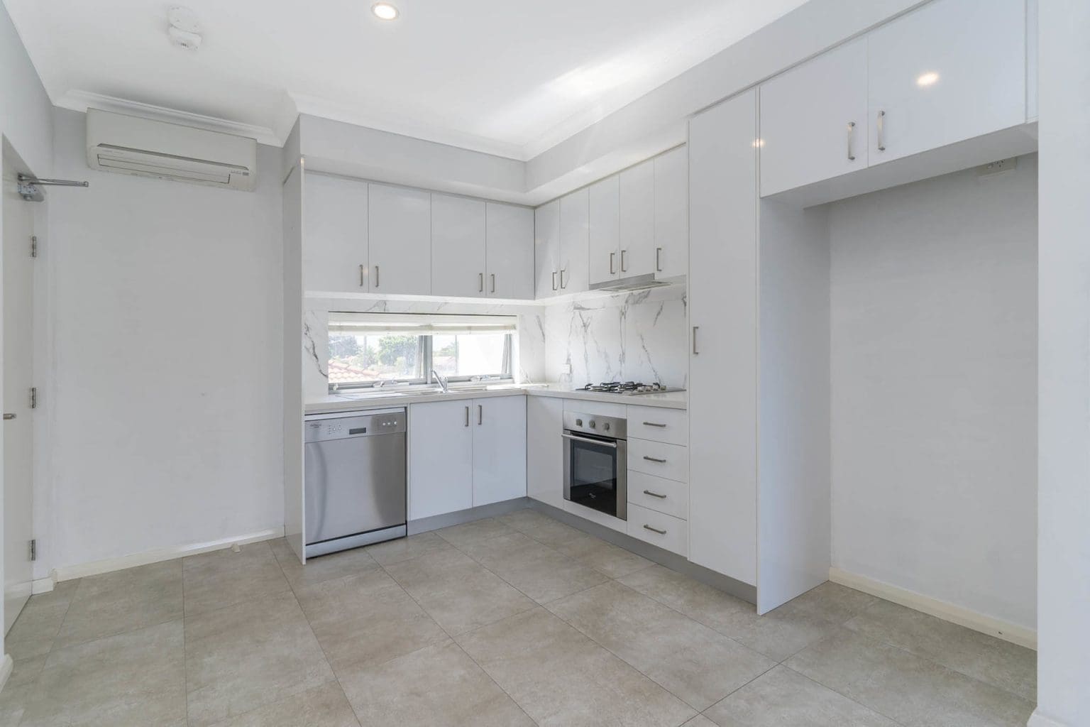 8/2 Croesus Street, Morley, WA 6062 AUS