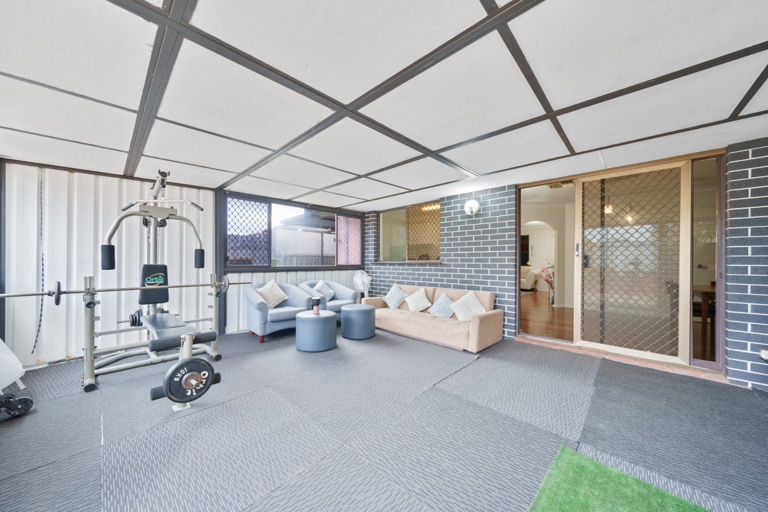 264 Marangaroo Drive, Girrawheen, WA 6064 AUS