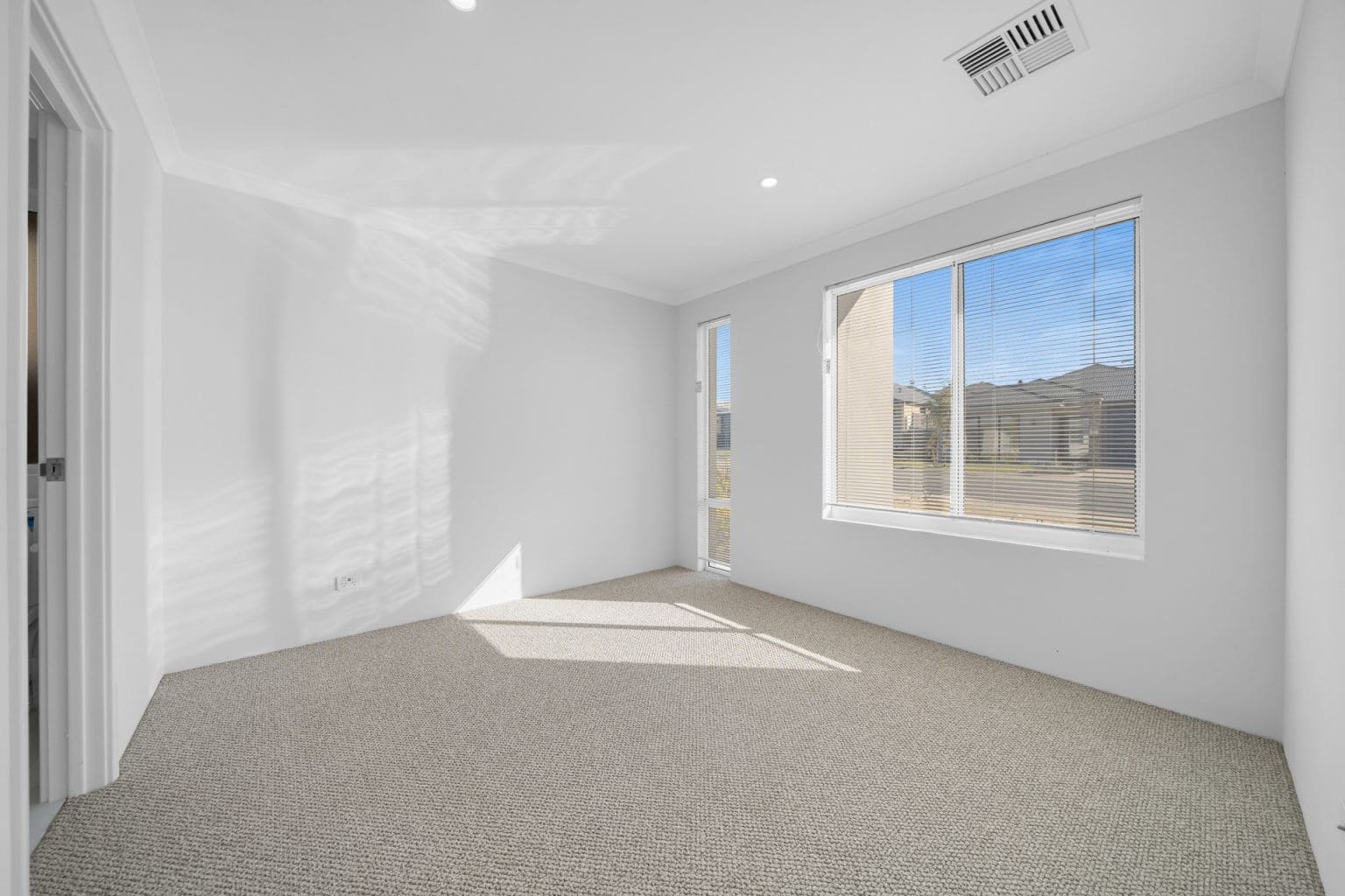 11 Eremophila Street, Sinagra, WA 6065 AUS