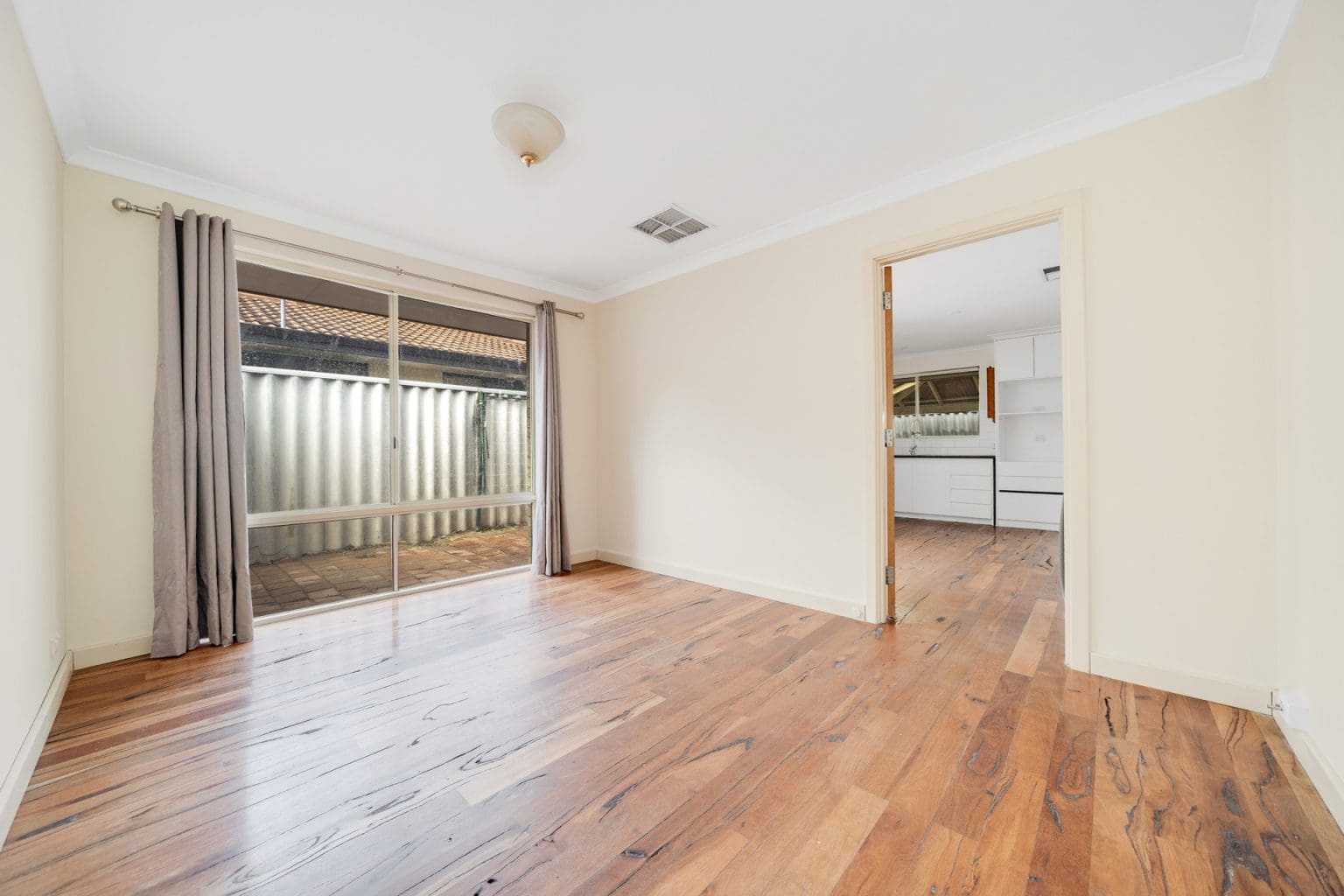 18 River Bank Drive, Gosnells, WA 6110 AUS