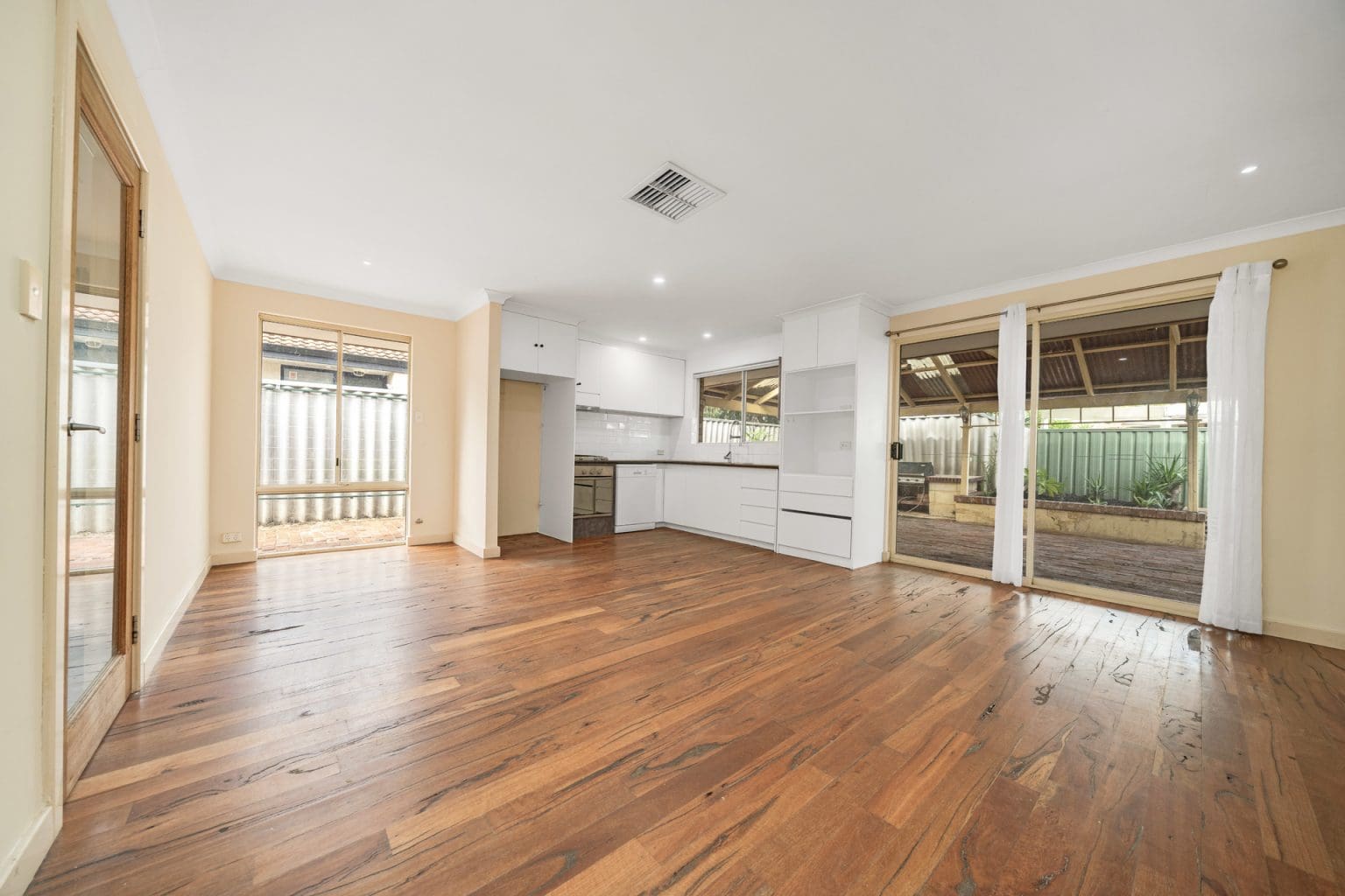 18 River Bank Drive, Gosnells, WA 6110 AUS