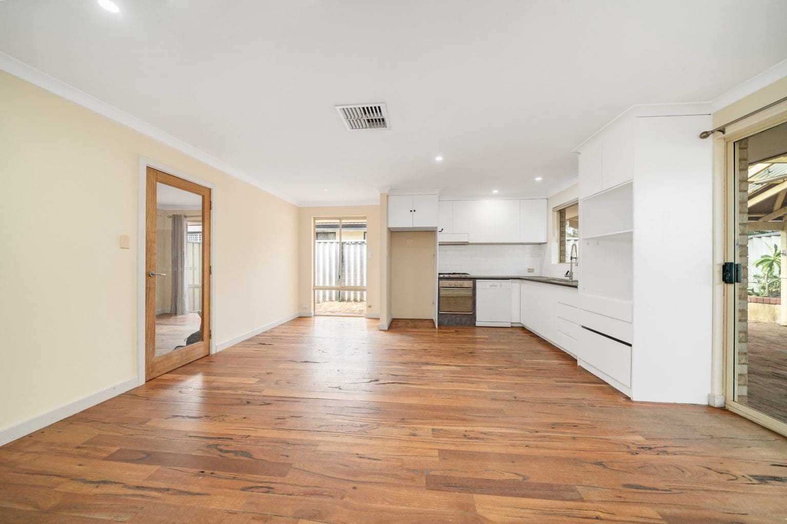 18 River Bank Drive, Gosnells, WA 6110 AUS