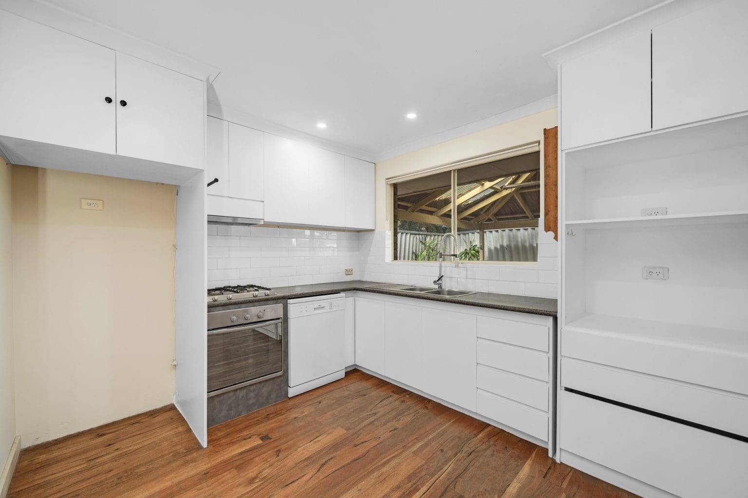 18 River Bank Drive, Gosnells, WA 6110 AUS