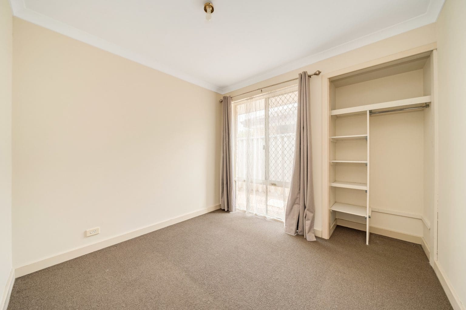 18 River Bank Drive, Gosnells, WA 6110 AUS