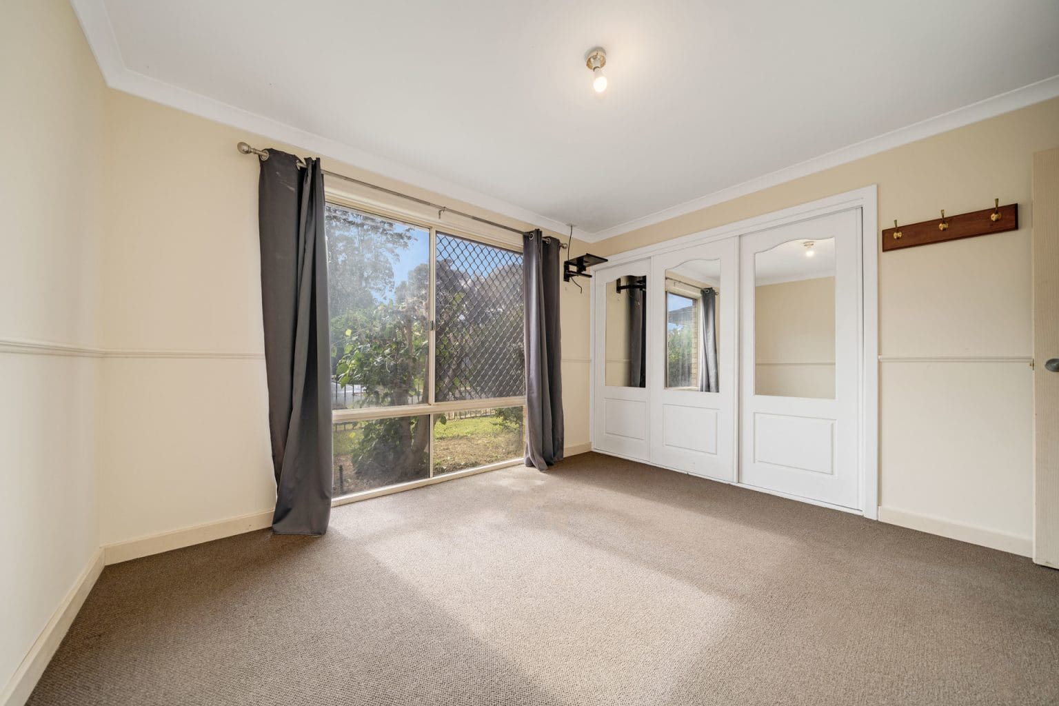 18 River Bank Drive, Gosnells, WA 6110 AUS