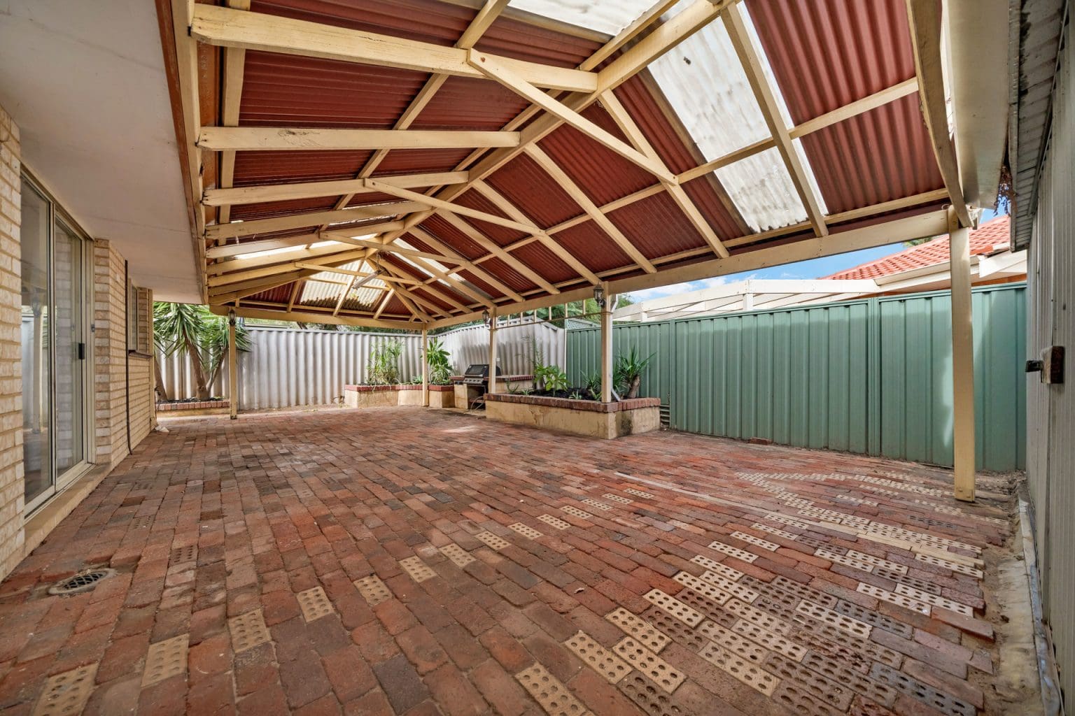 18 River Bank Drive, Gosnells, WA 6110 AUS
