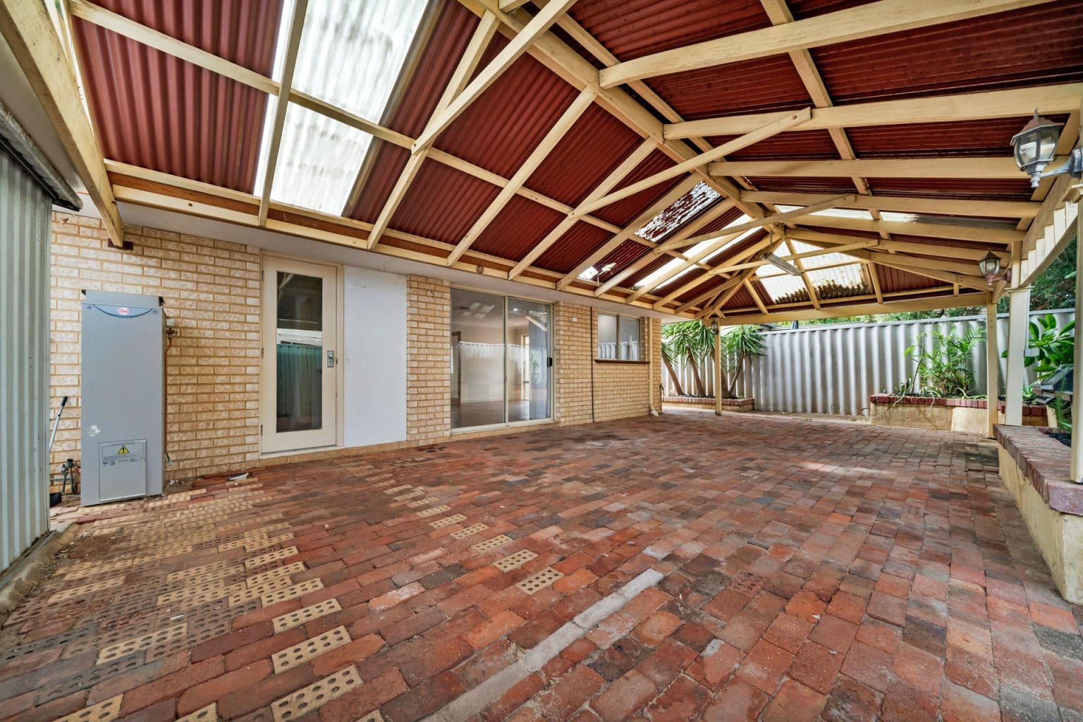 18 River Bank Drive, Gosnells, WA 6110 AUS