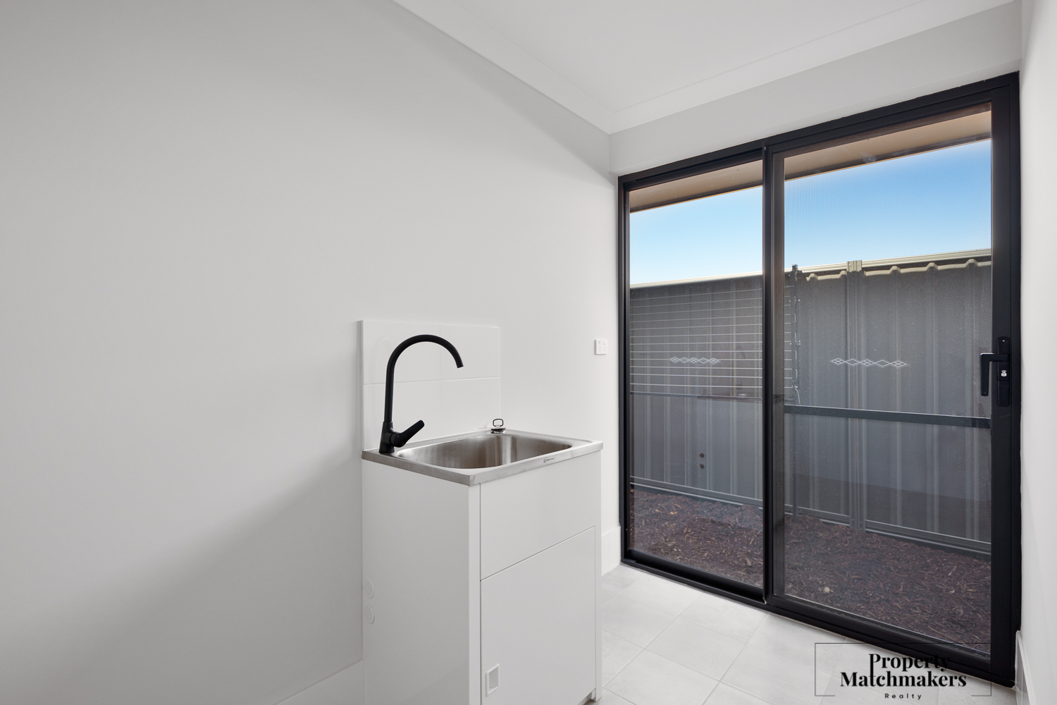 8 Jinsha Road, Hilbert, WA 6112 AUS