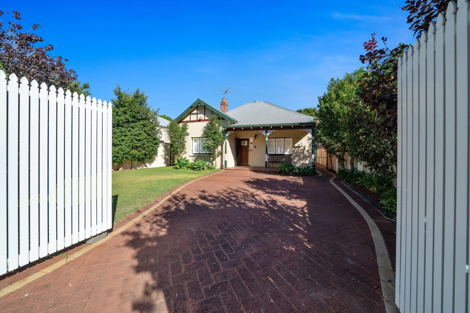 99 Mackie, Victoria Park, WA 6100 AUS