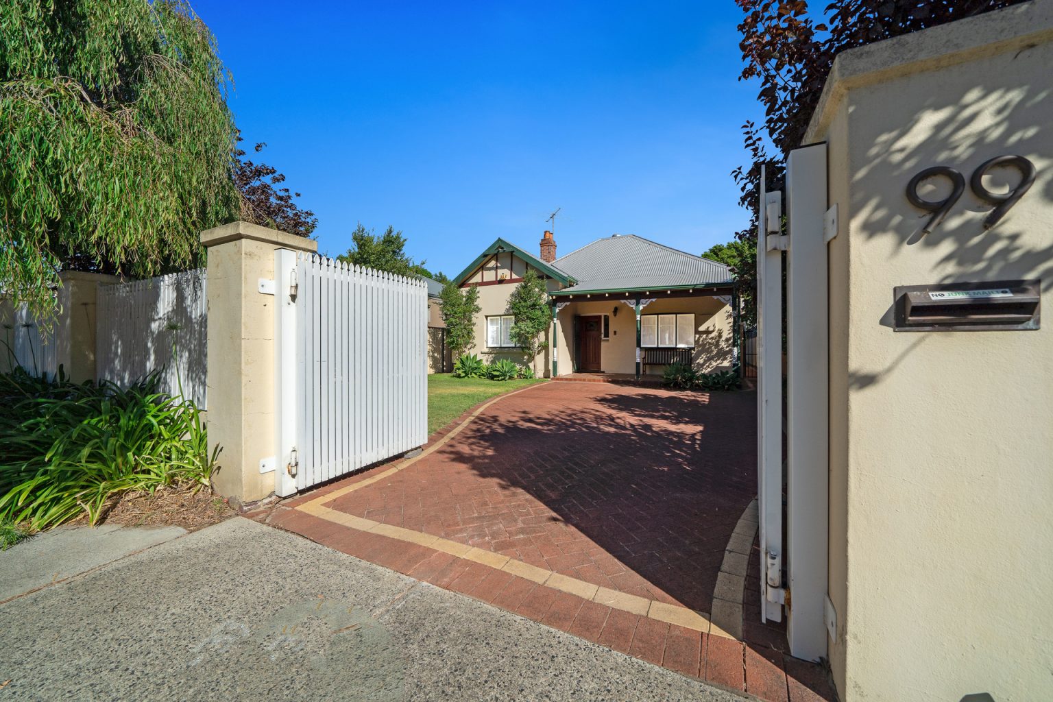 99 Mackie, Victoria Park, WA 6100 AUS