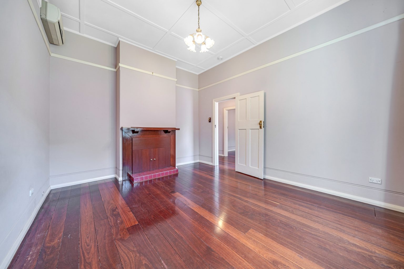 99 Mackie, Victoria Park, WA 6100 AUS