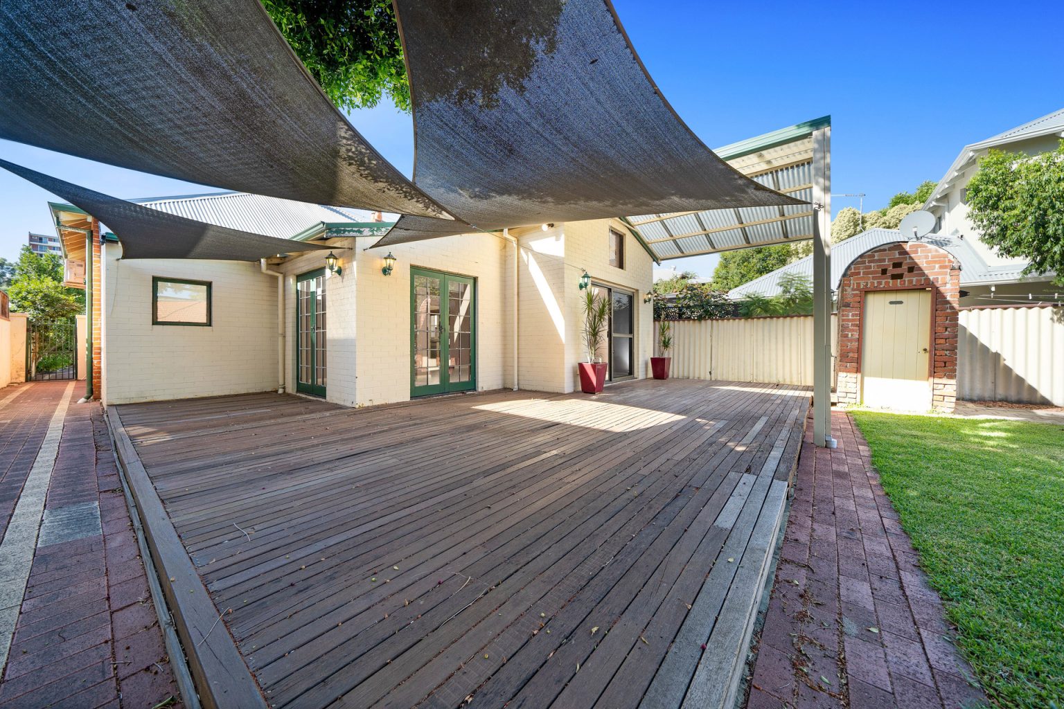 99 Mackie, Victoria Park, WA 6100 AUS