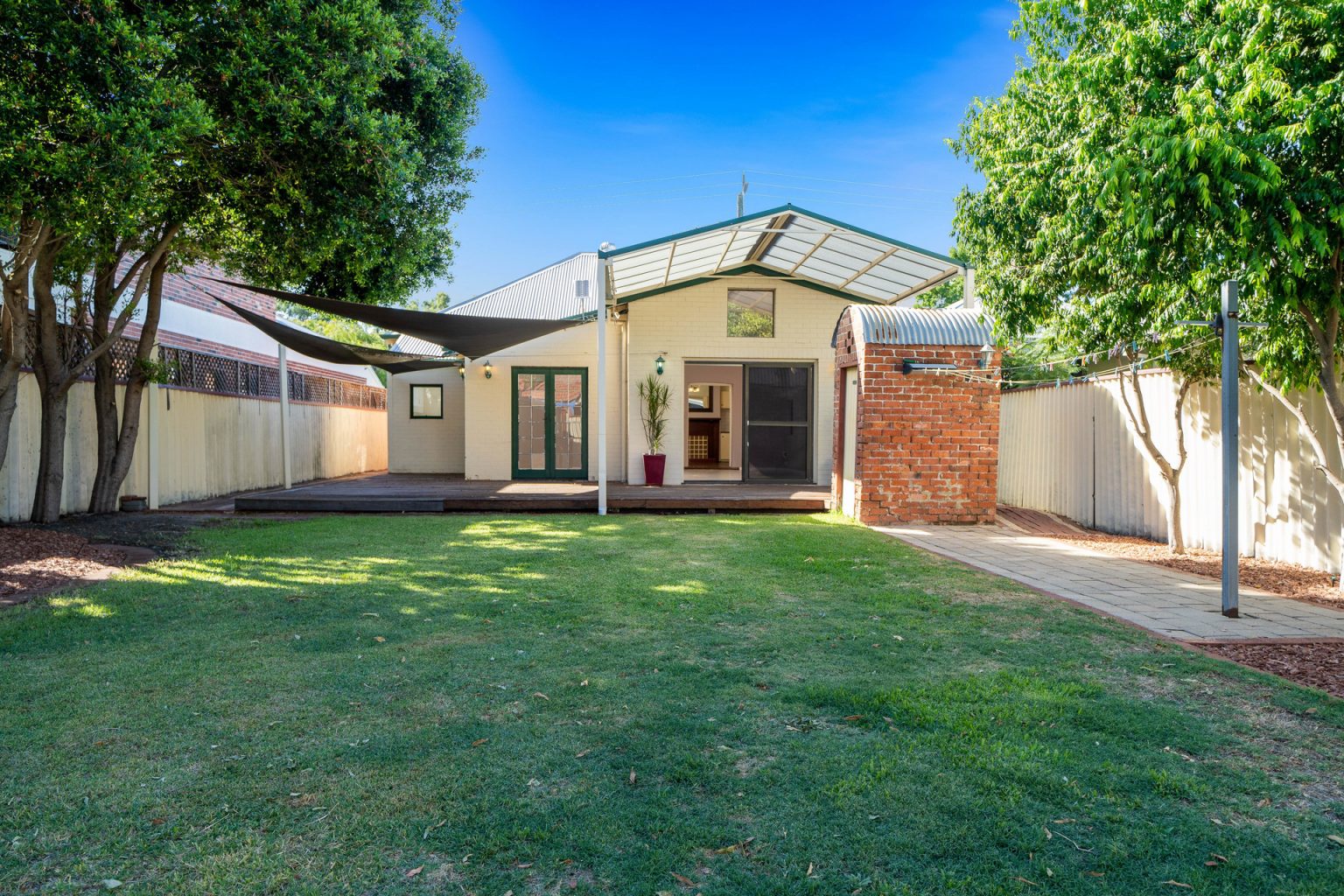 99 Mackie, Victoria Park, WA 6100 AUS