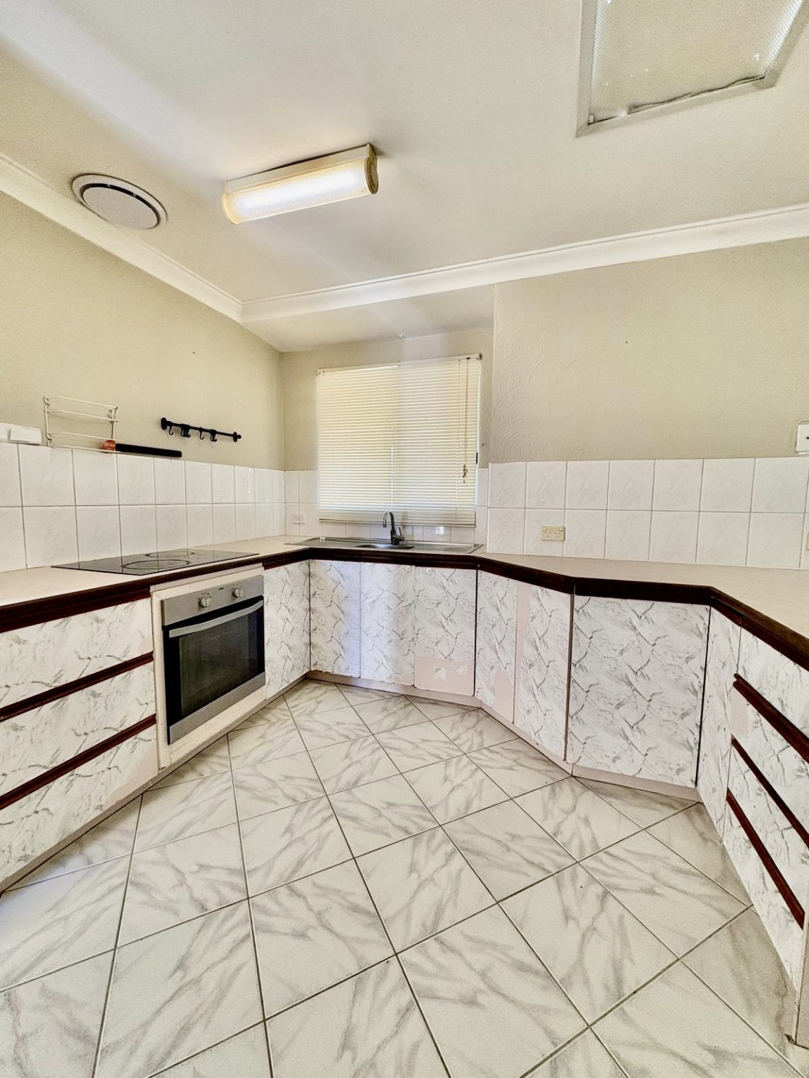 11 Numulgi Street, Armadale, WA 6112 AUS