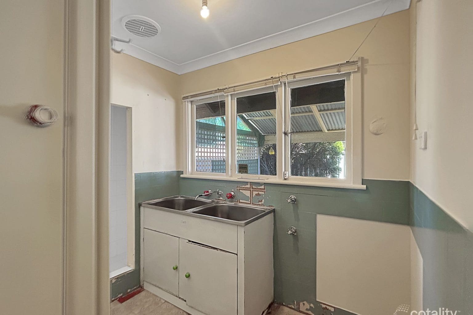 13A Peckham Street, Beckenham, WA 6107 AUS