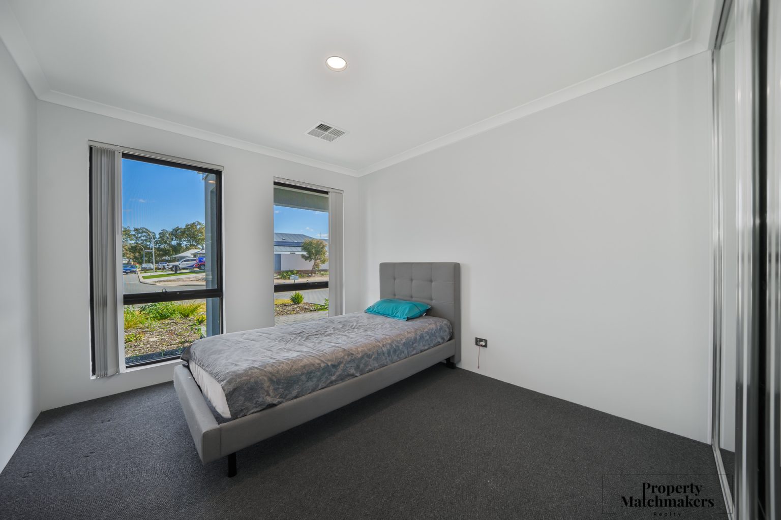 82 Dunnett Drive, Ellenbrook, WA 6069 AUS