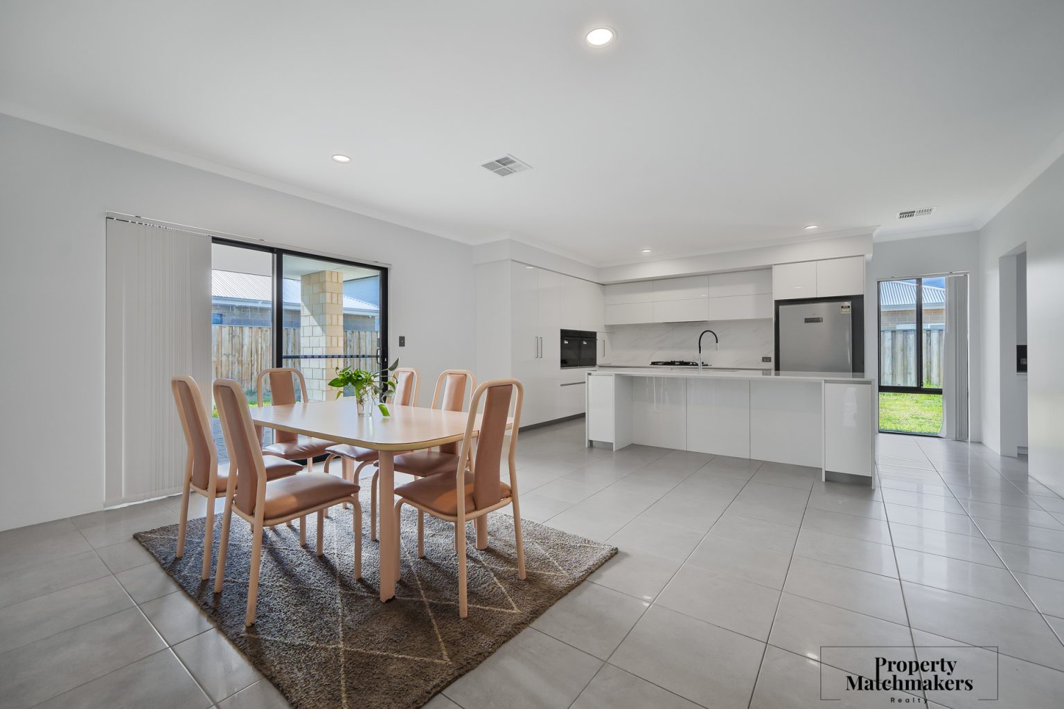 82 Dunnett Drive, Ellenbrook, WA 6069 AUS