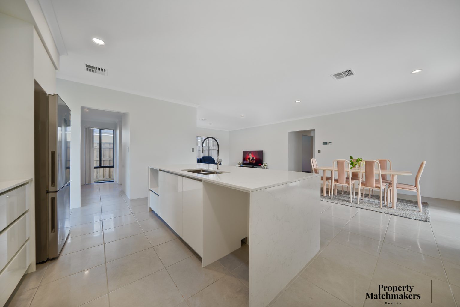 82 Dunnett Drive, Ellenbrook, WA 6069 AUS