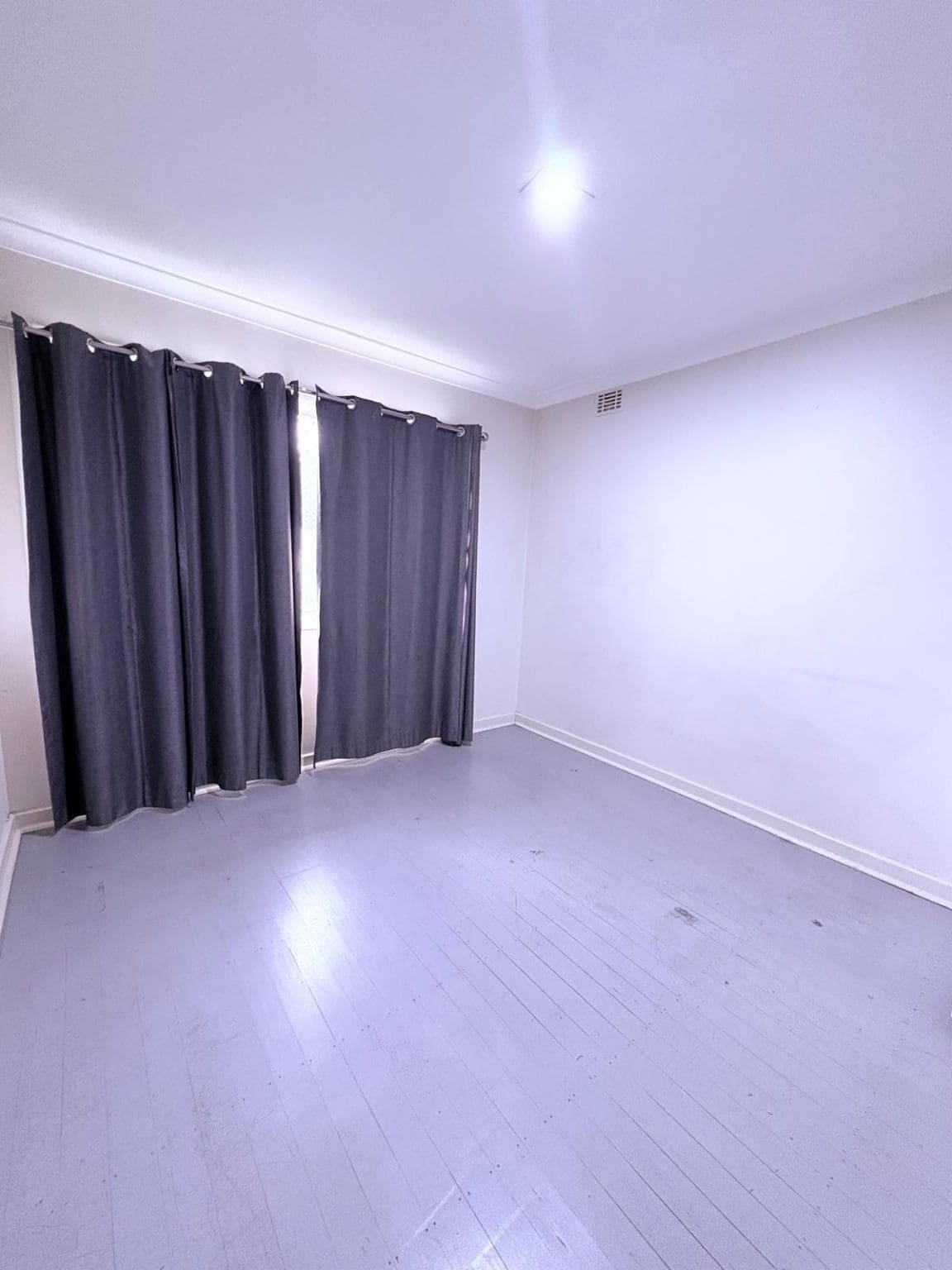 8 Shalford Way, Girrawheen, WA 6064 AUS