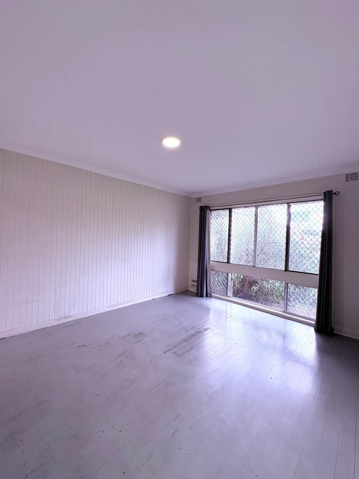 8 Shalford Way, Girrawheen, WA 6064 AUS