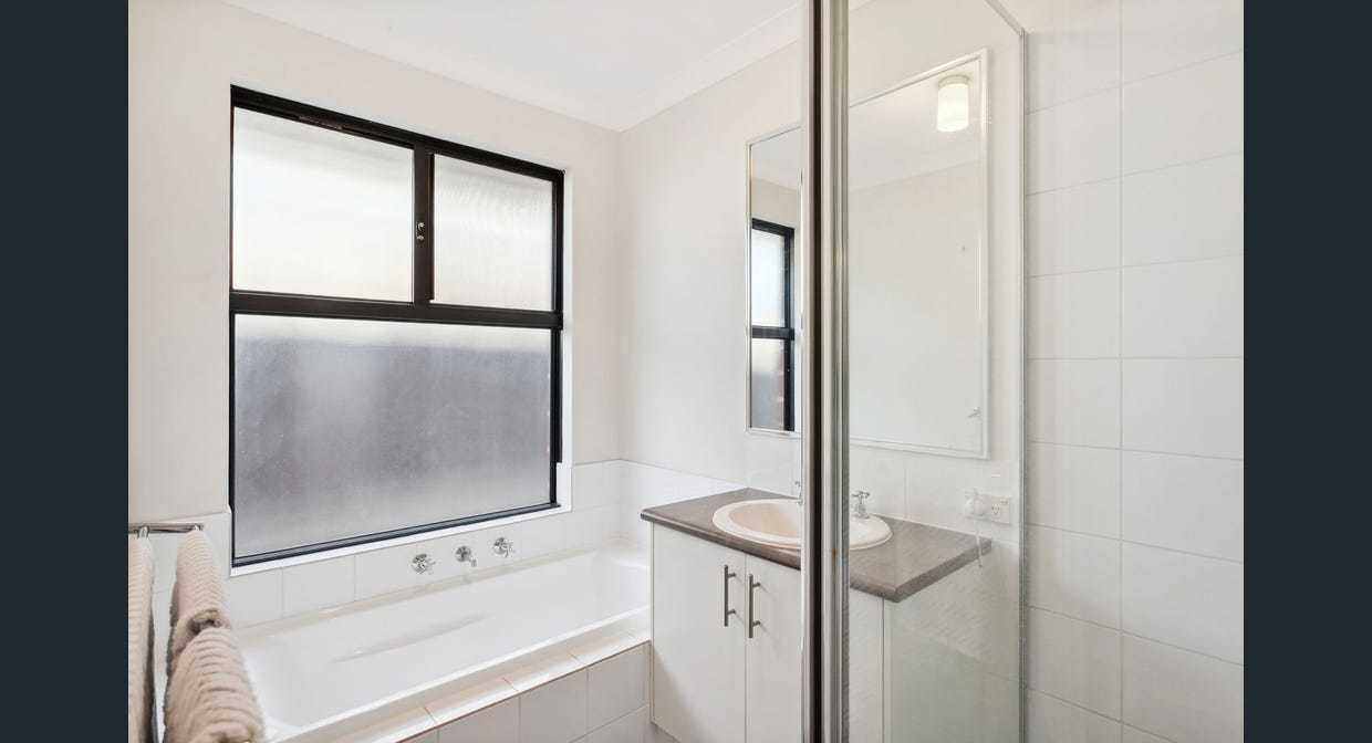 12 Vasse Gardens, Ellenbrook, WA 6069 AUS