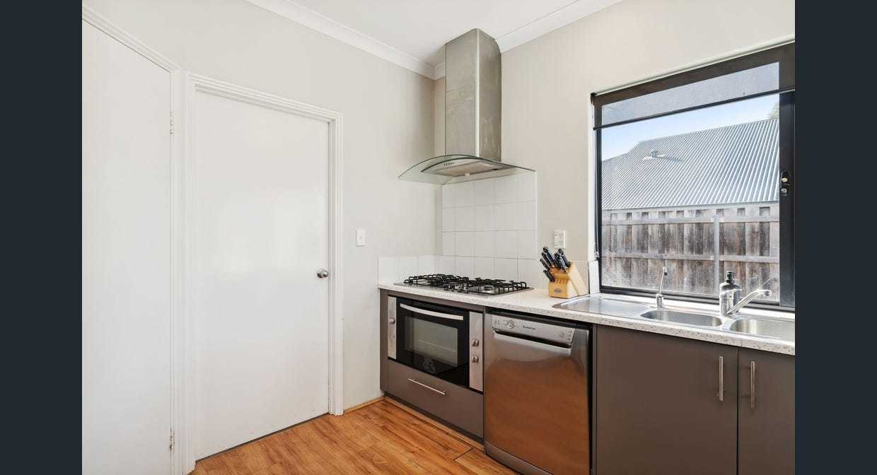 12 Vasse Gardens, Ellenbrook, WA 6069 AUS