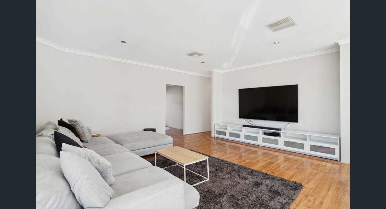 12 Vasse Gardens, Ellenbrook, WA 6069 AUS