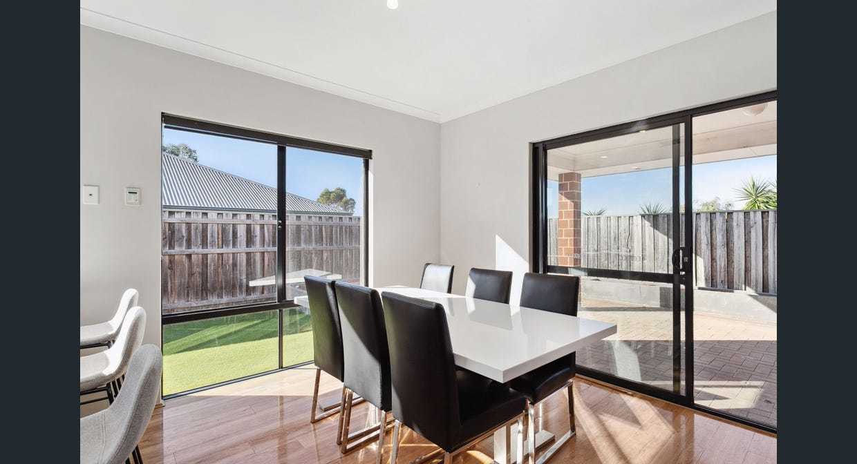 12 Vasse Gardens, Ellenbrook, WA 6069 AUS