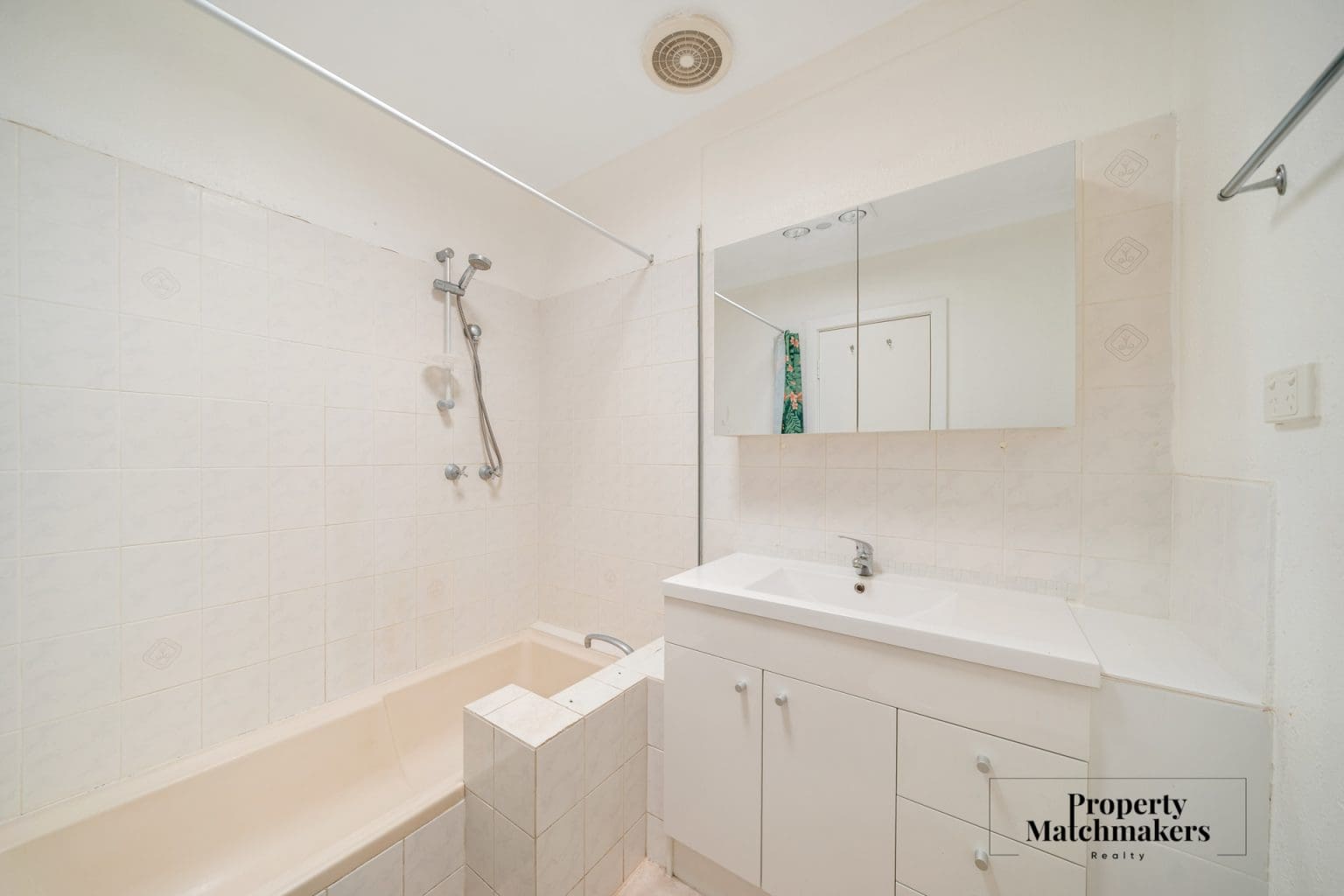 111 Arkana Road, Westminster, WA 6061 AUS