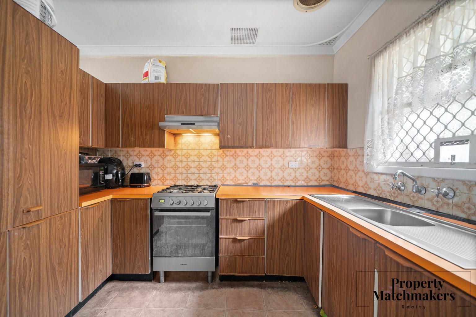 9 Napier Road, Morley, WA 6062 AUS