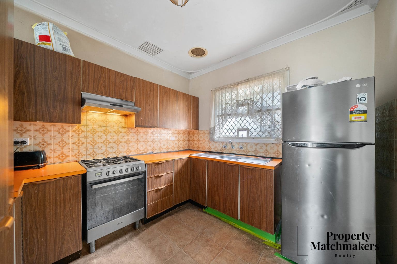 9 Napier Road, Morley, WA 6062 AUS