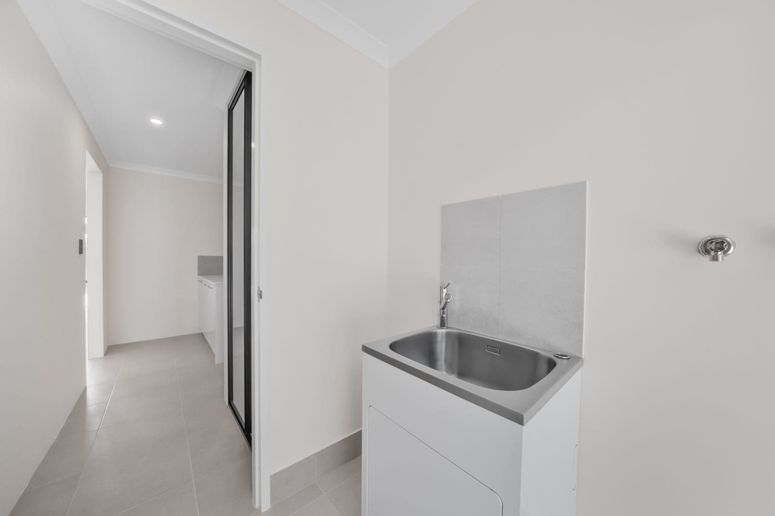 4 Currawong Loop, Treeby, WA 6164 AUS