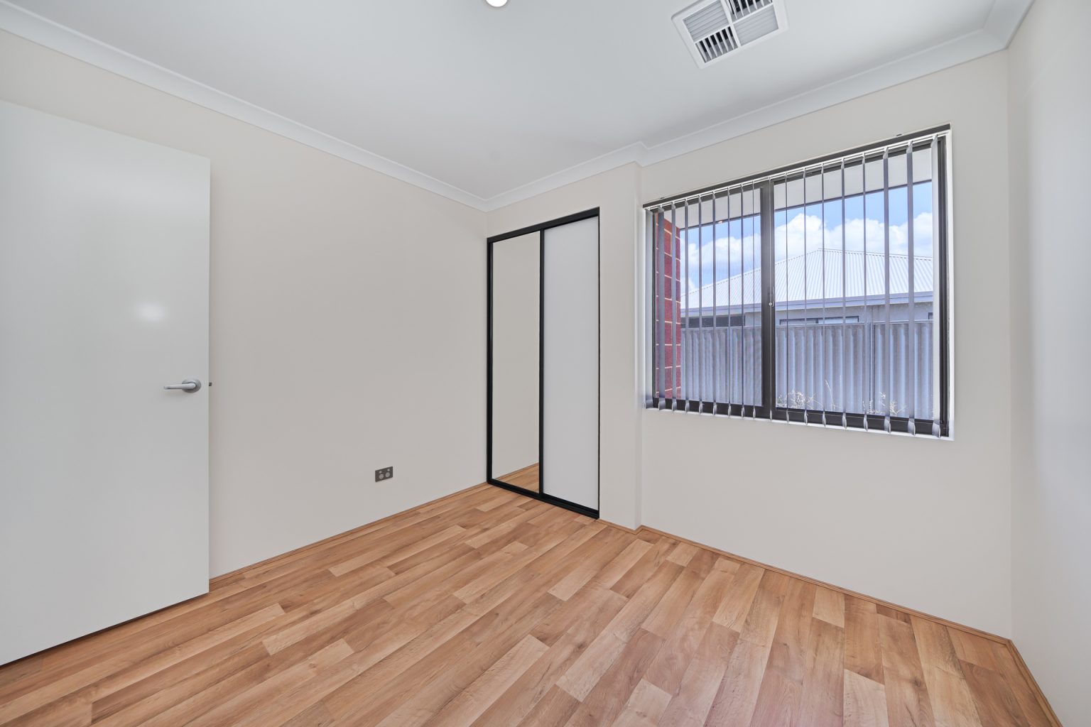 4 Currawong Loop, Treeby, WA 6164 AUS