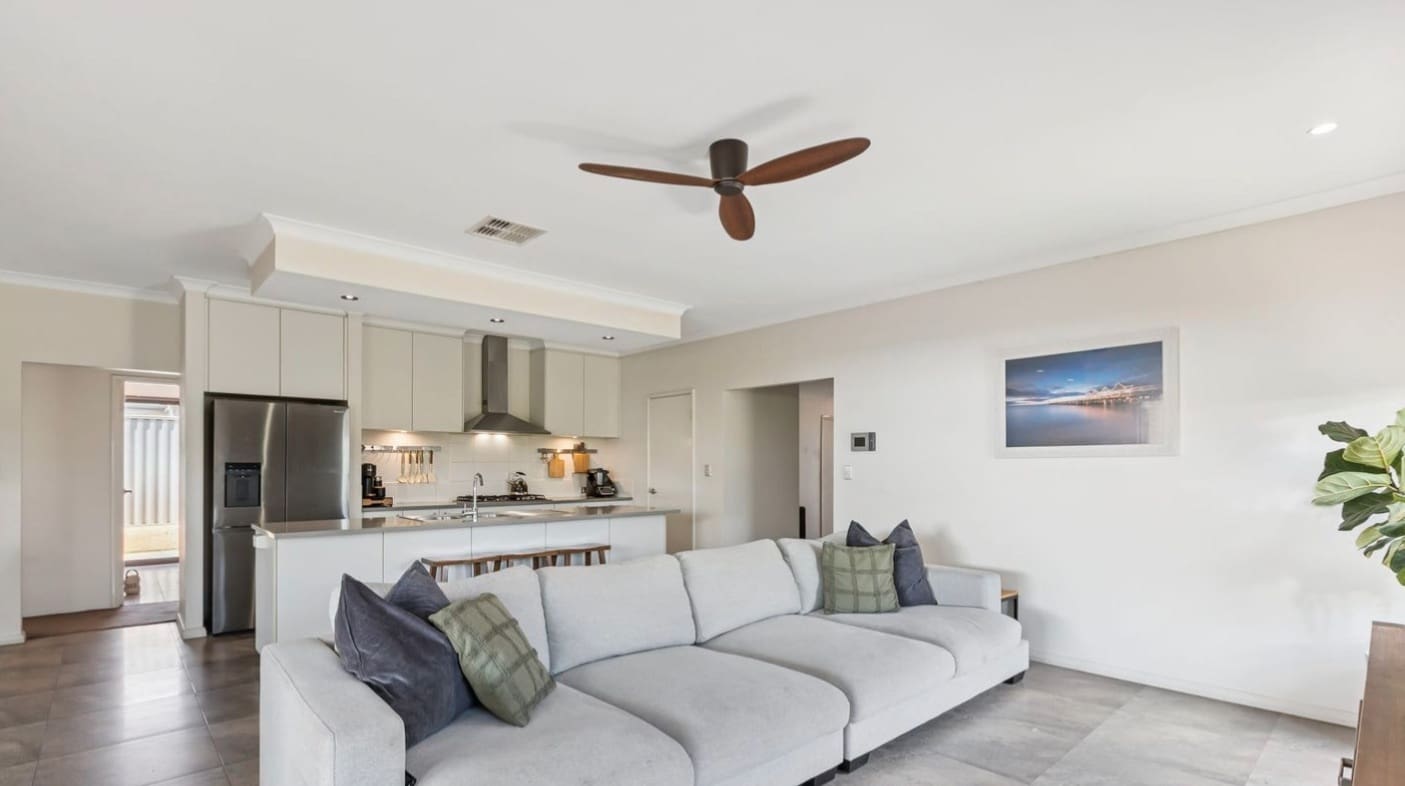 60 Farnham Pass, Alkimos, WA 6038 AUS