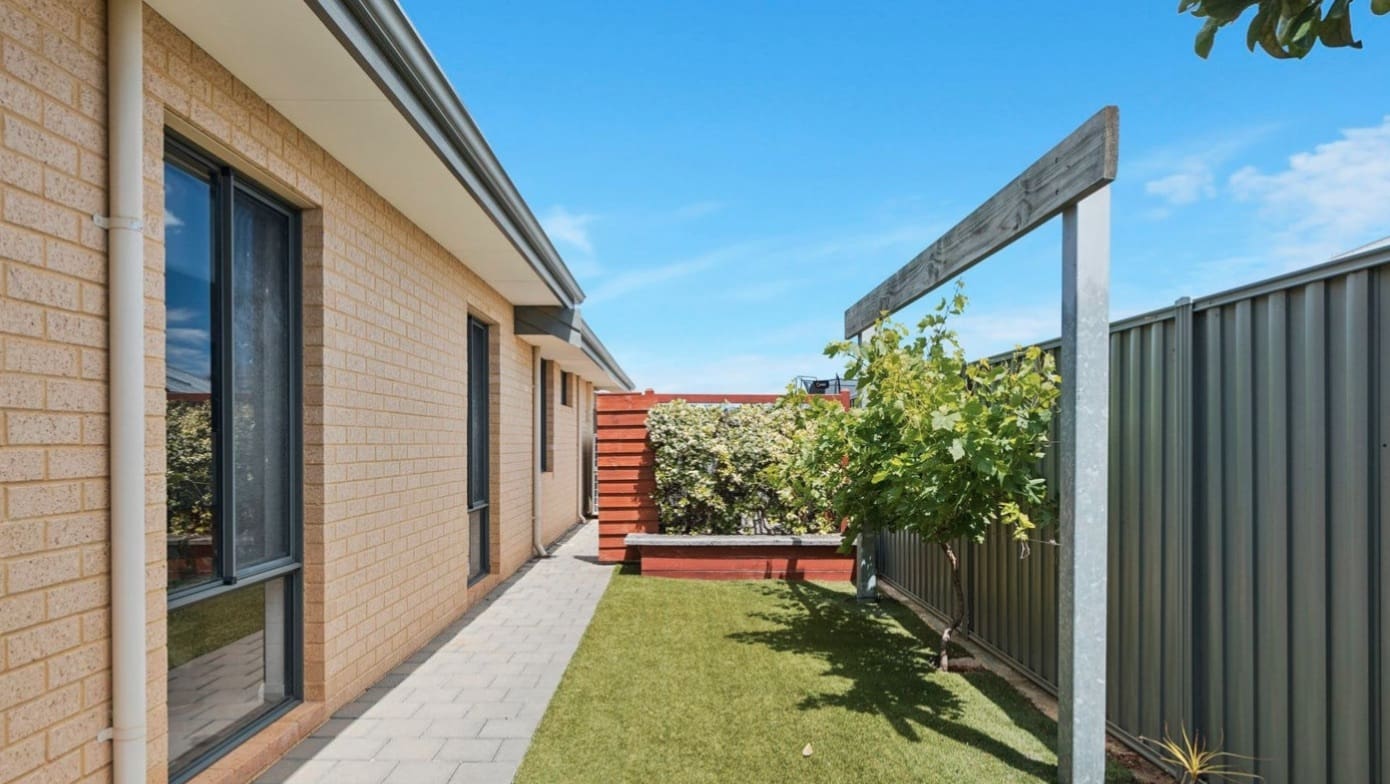 60 Farnham Pass, Alkimos, WA 6038 AUS