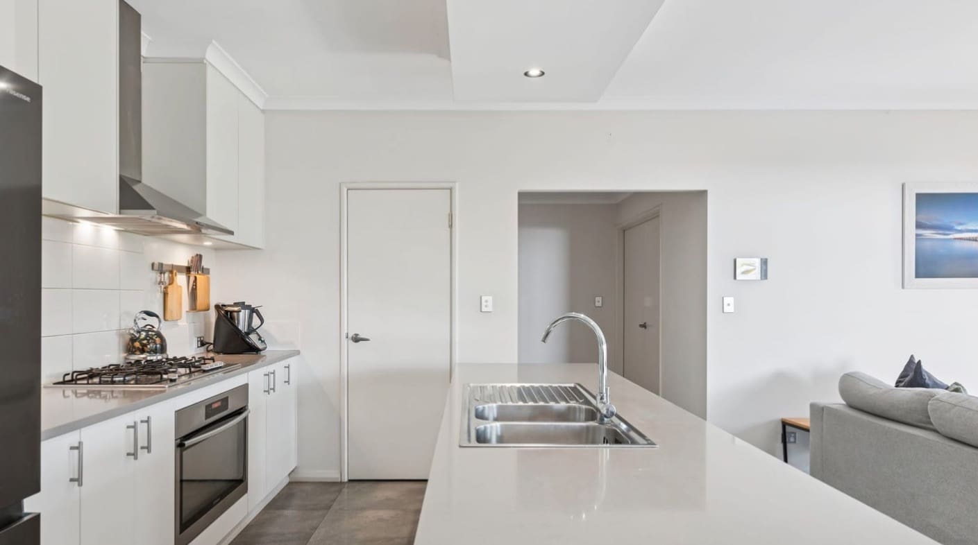 60 Farnham Pass, Alkimos, WA 6038 AUS